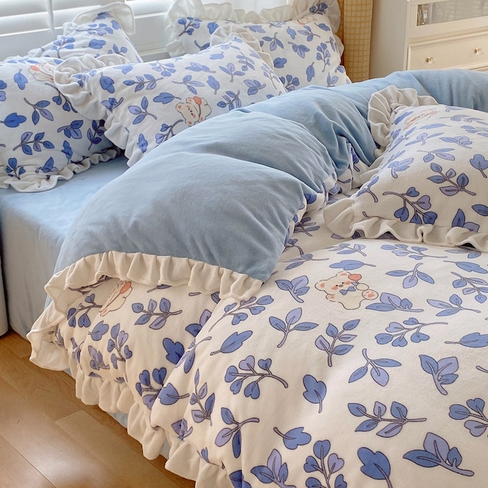 91家纺网 家纺一手货源 找家纺 宜家坊 2023新款直播韩版印花花边款牛奶绒四件套 萌萌熊