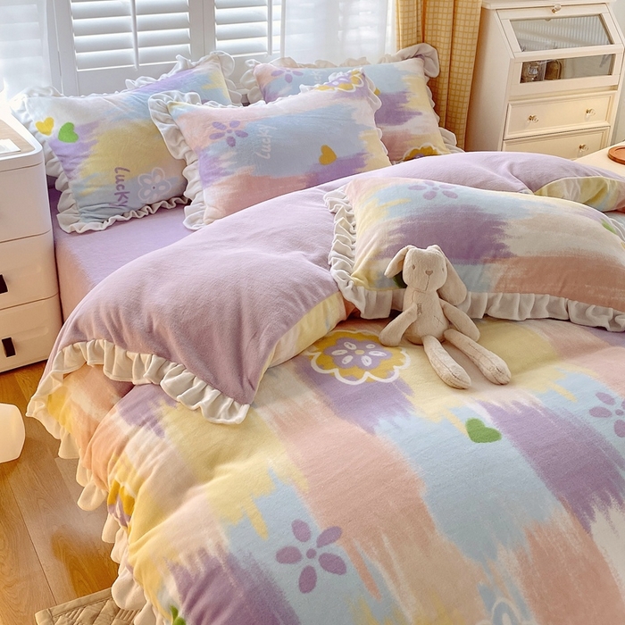 91家纺网 家纺一手货源 找家纺 宜家坊 2023新款直播韩版印花花边款牛奶绒四件套 流星花园