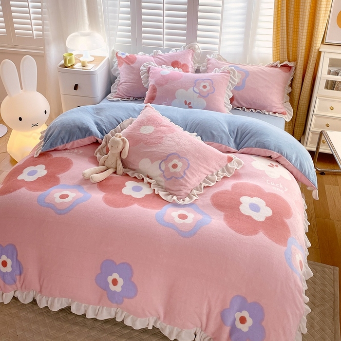 91家纺网 家纺一手货源 找家纺 宜家坊 2023新款直播韩版印花花边款牛奶绒四件套 春暖花开