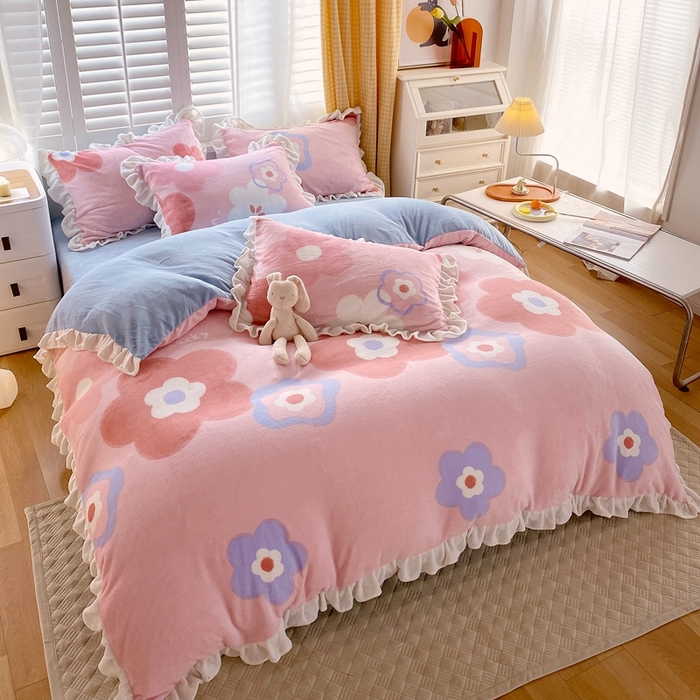 91家纺网 家纺一手货源 找家纺 宜家坊 2023新款直播韩版印花花边款牛奶绒四件套 春暖花开