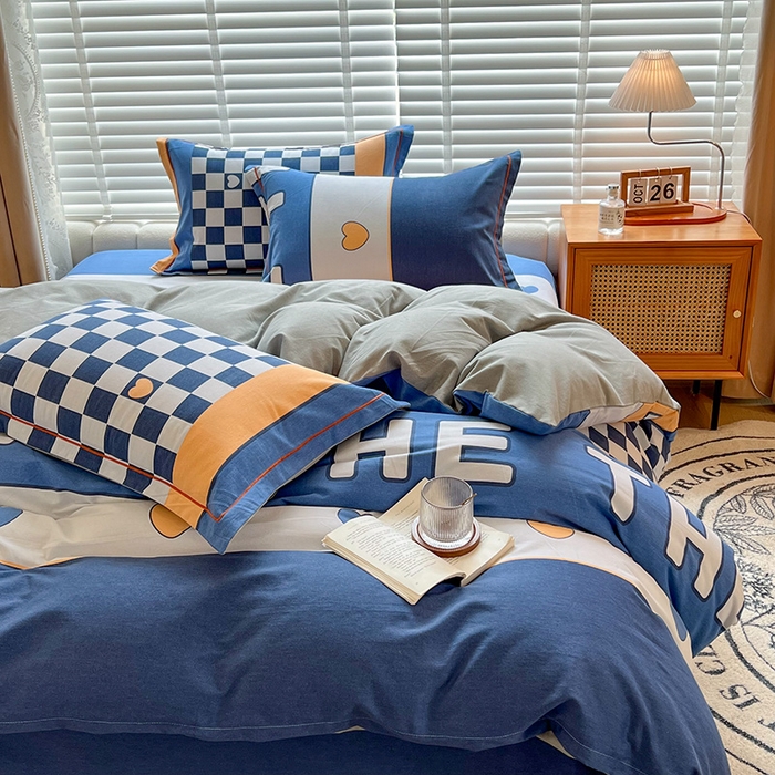 91家纺网 家纺一手货源 找家纺 芃成家纺 2023新款磨毛四件套 字母格