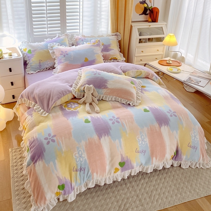 91家纺网 家纺一手货源 找家纺 宜家坊 2023新款直播韩版印花花边款牛奶绒四件套 流星花园