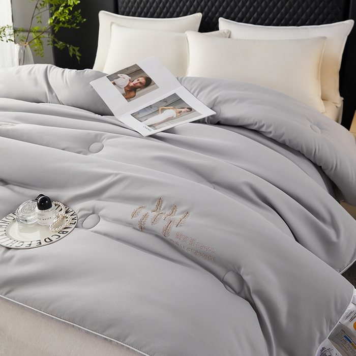 91家纺网 家纺一手货源 找家纺 丽卡家纺 2023新款亲肤舒适澳棉提花被子被芯 麦向成功-灰