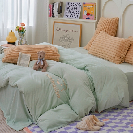 91家纺网 家纺一手货源 找家纺 （总）曼町 2023新款兔毛绒双拼绣花四件套