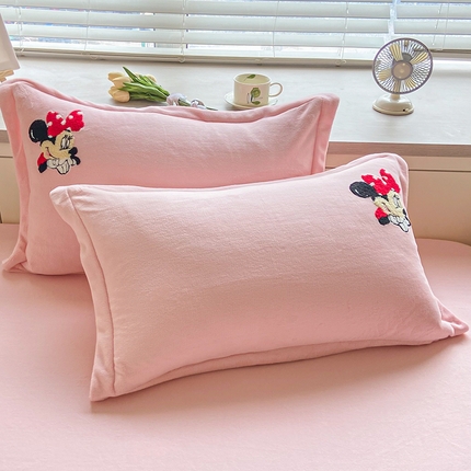 丽美人家纺 2023新款迪斯尼牛奶绒毛巾绣枕套系列 米妮