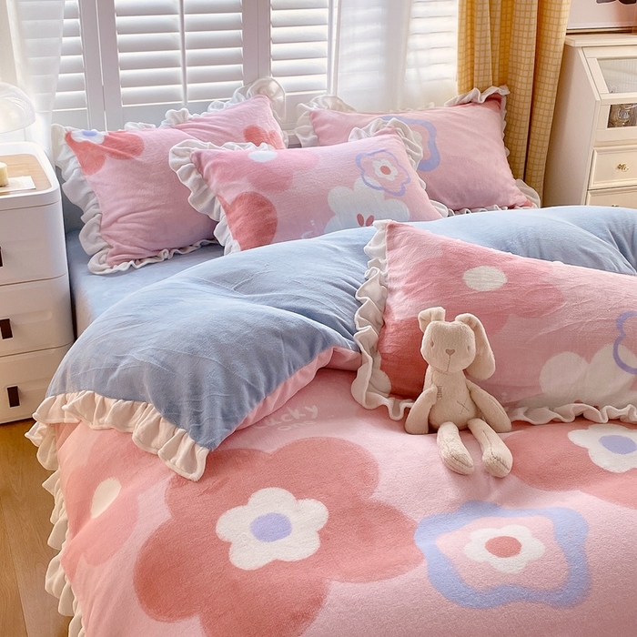 91家纺网 家纺一手货源 找家纺 宜家坊 2023新款直播韩版印花花边款牛奶绒四件套 春暖花开