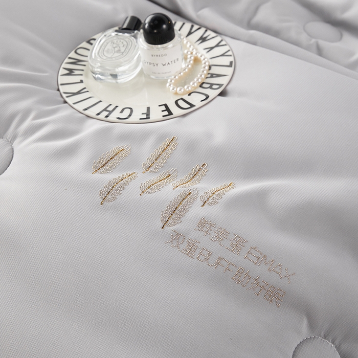 91家纺网 家纺一手货源 找家纺 丽卡家纺 2023新款亲肤舒适澳棉提花被子被芯 麦向成功-灰