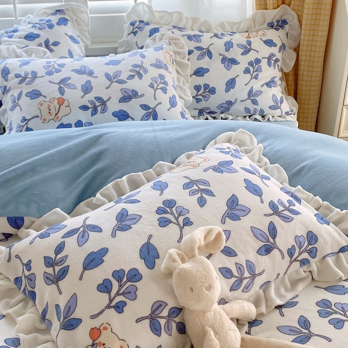 91家纺网 家纺一手货源 找家纺 宜家坊 2023新款直播韩版印花花边款牛奶绒四件套 萌萌熊