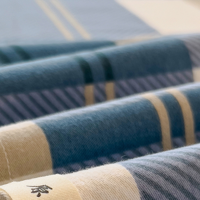 91家纺网 家纺一手货源 找家纺 芃成家纺 2023新款磨毛系列磨毛枕套 简约格-蓝