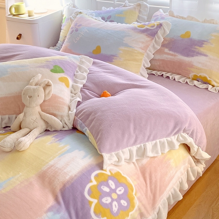 91家纺网 家纺一手货源 找家纺 宜家坊 2023新款直播韩版印花花边款牛奶绒四件套 流星花园