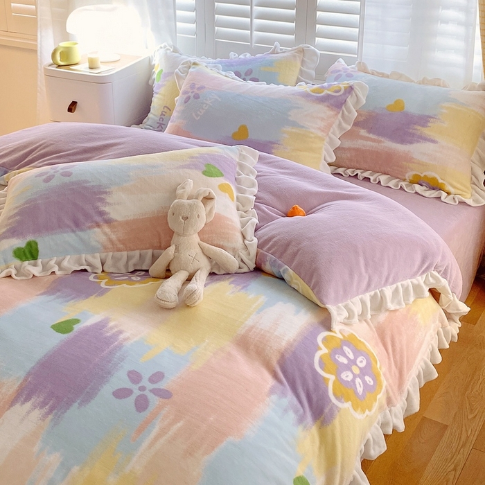 91家纺网 家纺一手货源 找家纺 宜家坊 2023新款直播韩版印花花边款牛奶绒四件套 流星花园