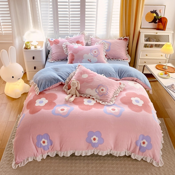 91家纺网 家纺一手货源 找家纺 宜家坊 2023新款直播韩版印花花边款牛奶绒四件套 春暖花开