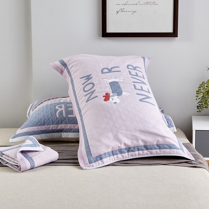 91家纺网 家纺一手货源 找家纺 朴尔-2023新款彩色糖果系列纯棉三层纱布枕巾-朴尔 调皮狗粉