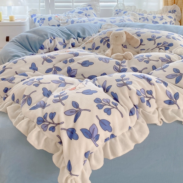 91家纺网 家纺一手货源 找家纺 宜家坊 2023新款直播韩版印花花边款牛奶绒四件套 萌萌熊