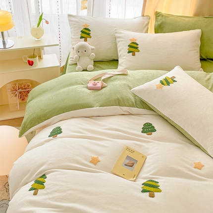 91家纺网 家纺一手货源 找家纺 如一 2023新款满版毛巾绣牛奶绒四件套 圣诞树-白