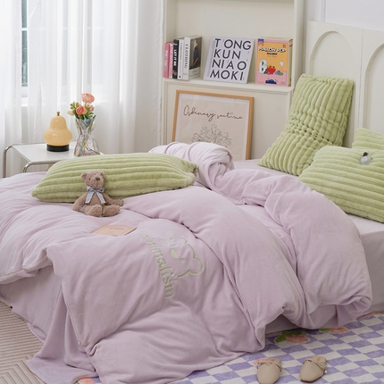 91家纺网 家纺一手货源 找家纺 （总）曼町 2023新款兔毛绒双拼绣花四件套