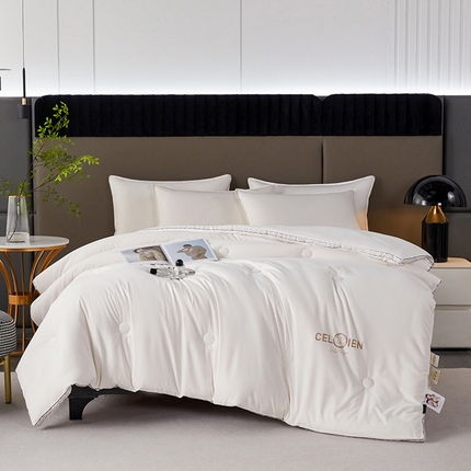 91家纺网 家纺一手货源 找家纺 丽卡家纺 2023新款亲肤舒适奶蕉绵被子被芯 吉祥豆-珍珠白