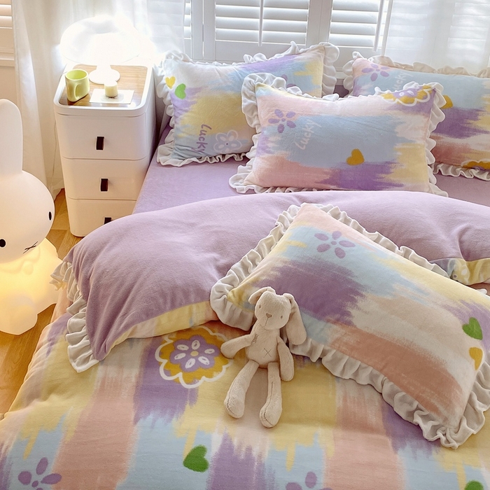 91家纺网 家纺一手货源 找家纺 宜家坊 2023新款直播韩版印花花边款牛奶绒四件套 流星花园