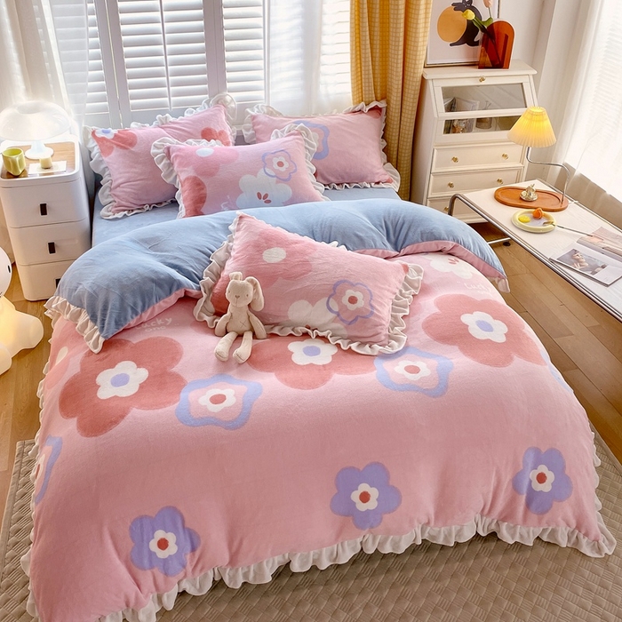 91家纺网 家纺一手货源 找家纺 宜家坊 2023新款直播韩版印花花边款牛奶绒四件套 春暖花开