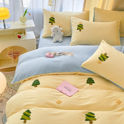 91家纺网 家纺一手货源 找家纺 如一 2023新款满版毛巾绣牛奶绒四件套 圣诞树-黄