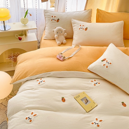 91家纺网 家纺一手货源 找家纺 如一 2023新款满版毛巾绣牛奶绒四件套 可爱兔-白