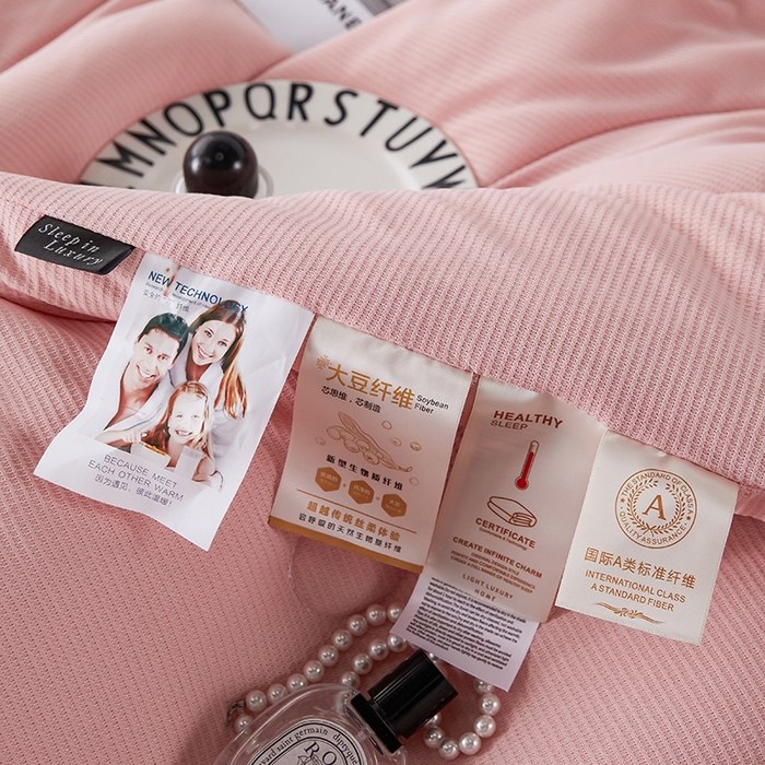 91家纺网 家纺一手货源 找家纺 丽卡家纺 2023新款A类针织棉被子被芯 英伦时尚-豆沙粉