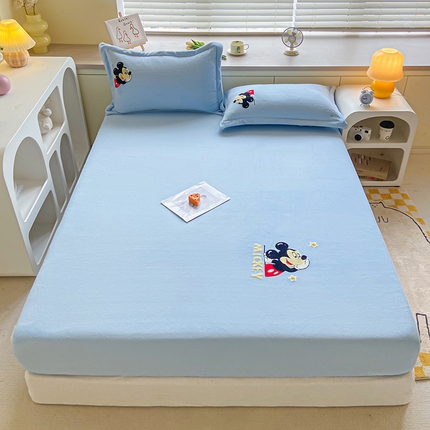 91家纺网 家纺一手货源 找家纺 丽美人家纺 2023新款迪斯尼牛奶绒毛巾绣床笠系列 快乐米奇