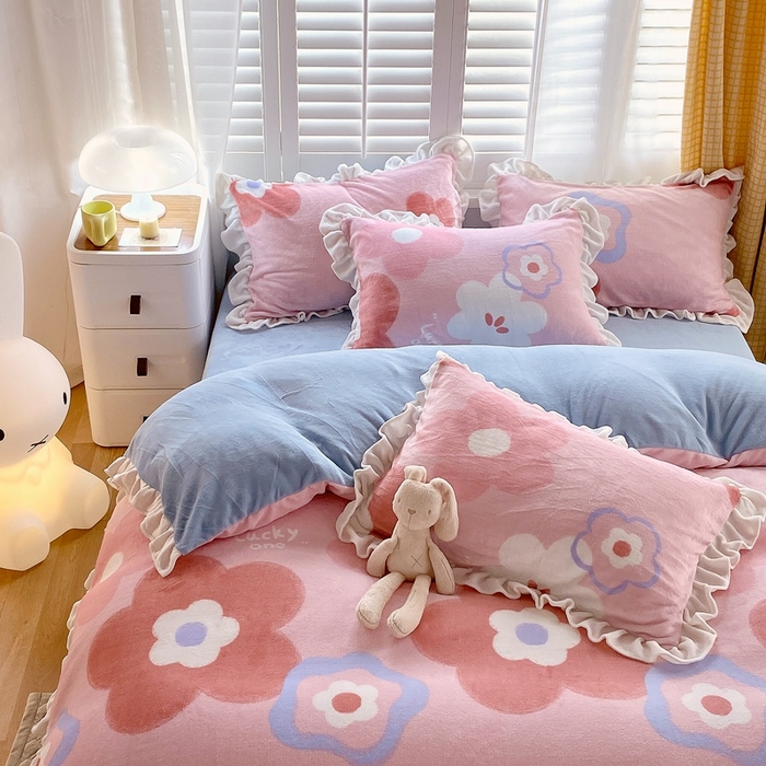 91家纺网 家纺一手货源 找家纺 宜家坊 2023新款直播韩版印花花边款牛奶绒四件套 春暖花开