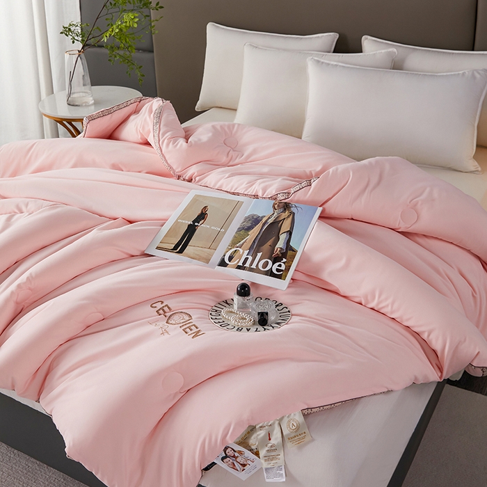 91家纺网 家纺一手货源 找家纺 丽卡家纺 2023新款亲肤舒适奶蕉绵被子被芯 吉祥豆-少女粉