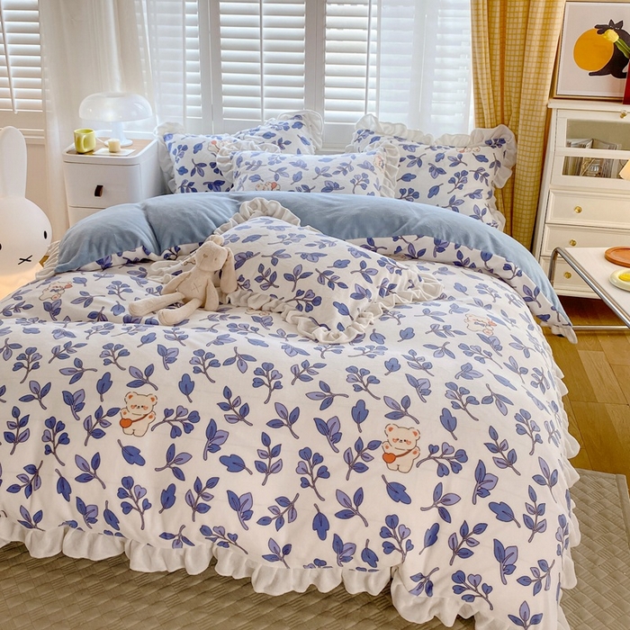 91家纺网 家纺一手货源 找家纺 宜家坊 2023新款直播韩版印花花边款牛奶绒四件套 萌萌熊