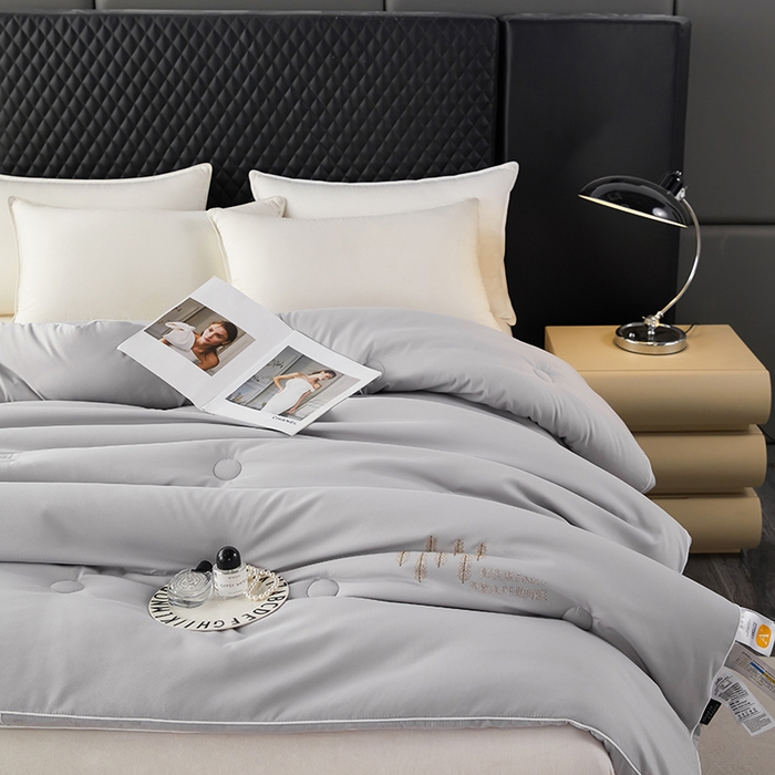 91家纺网 家纺一手货源 找家纺 丽卡家纺 2023新款亲肤舒适澳棉提花被子被芯 麦向成功-灰