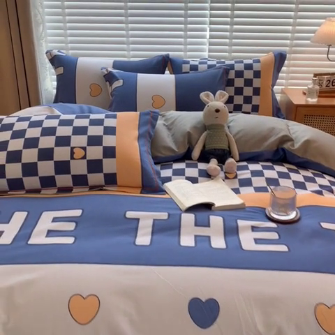 91家纺网 家纺一手货源 找家纺 芃成家纺 2023新款磨毛四件套 字母格