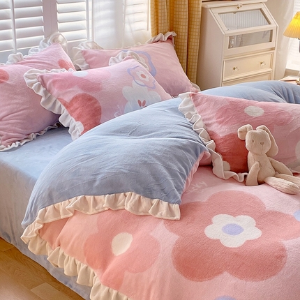 91家纺网 家纺一手货源 找家纺 宜家坊 2023新款直播韩版印花花边款牛奶绒四件套 春暖花开