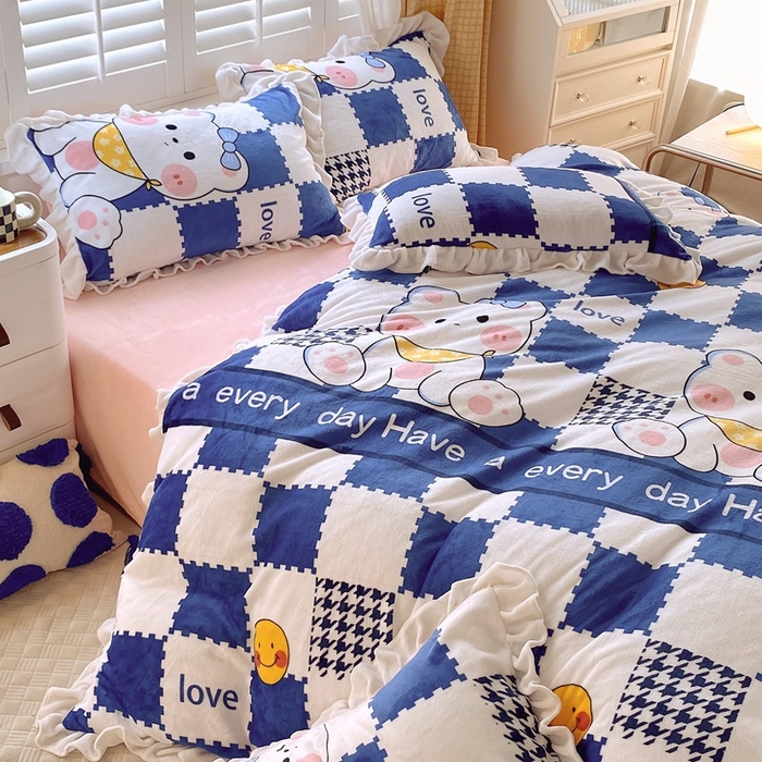 91家纺网 家纺一手货源 找家纺 宜家坊 2023新款直播韩版印花花边款牛奶绒四件套 比格熊