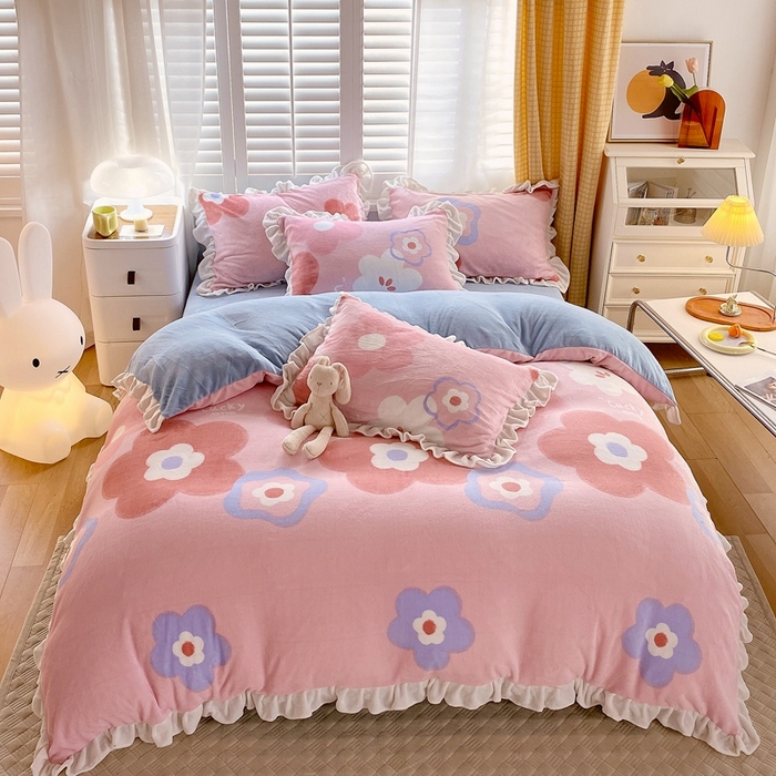 91家纺网 家纺一手货源 找家纺 宜家坊 2023新款直播韩版印花花边款牛奶绒四件套 春暖花开