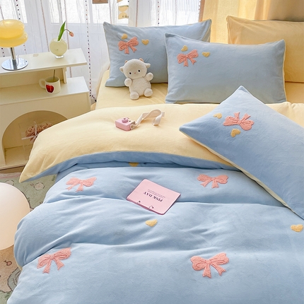 91家纺网 家纺一手货源 找家纺 如一 2023新款满版毛巾绣牛奶绒四件套 蝴蝶结-蓝