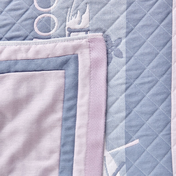 91家纺网 家纺一手货源 找家纺 朴尔-2023新款彩色糖果系列纯棉三层纱布枕巾-朴尔 美好的一天灰粉