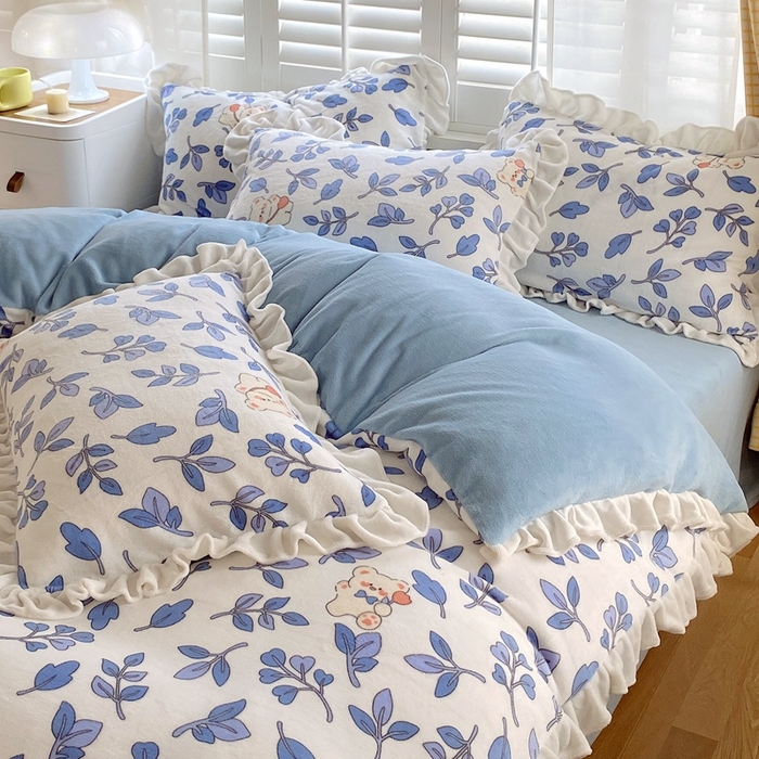 91家纺网 家纺一手货源 找家纺 宜家坊 2023新款直播韩版印花花边款牛奶绒四件套 萌萌熊