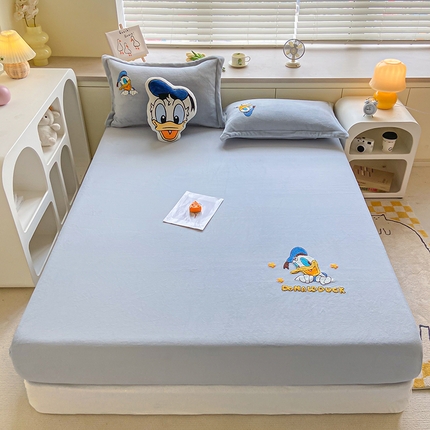 丽美人家纺 2023新款迪斯尼牛奶绒毛巾绣床笠系列 唐老鸭