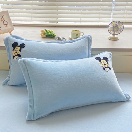 91家纺网 家纺一手货源 找家纺 （总）丽美人家纺 2023新款迪斯尼牛奶绒毛巾绣枕套系列