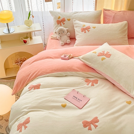 91家纺网 家纺一手货源 找家纺 如一 2023新款满版毛巾绣牛奶绒四件套 蝴蝶结-白