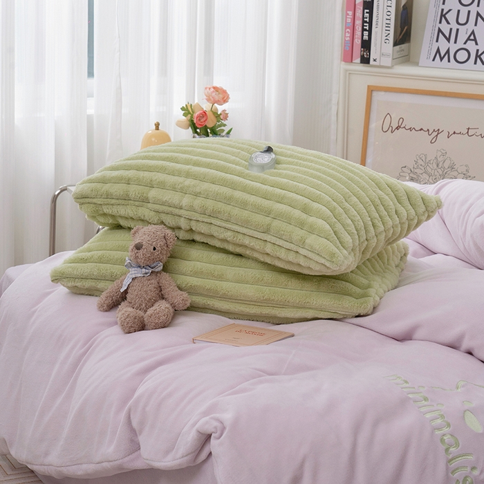 91家纺网 家纺一手货源 找家纺  2023新款兔毛绒双拼绣花四件套 乖乖熊-梦幻紫