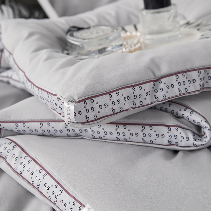 91家纺网 家纺一手货源 找家纺 丽卡家纺 2023新款亲肤舒适奶蕉绵被子被芯 吉祥豆-绅士灰