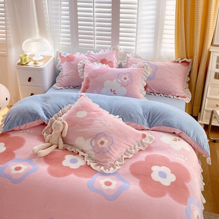 91家纺网 家纺一手货源 找家纺 宜家坊 2023新款直播韩版印花花边款牛奶绒四件套 春暖花开