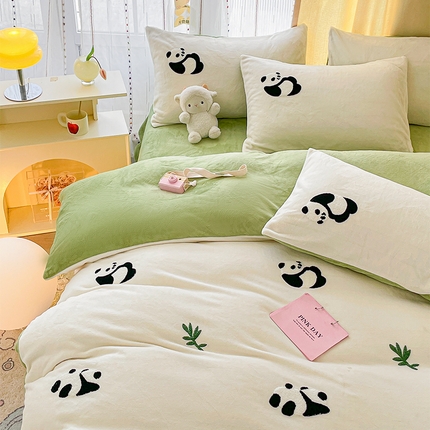 91家纺网 家纺一手货源 找家纺 如一 2023新款满版毛巾绣牛奶绒四件套 熊猫-白