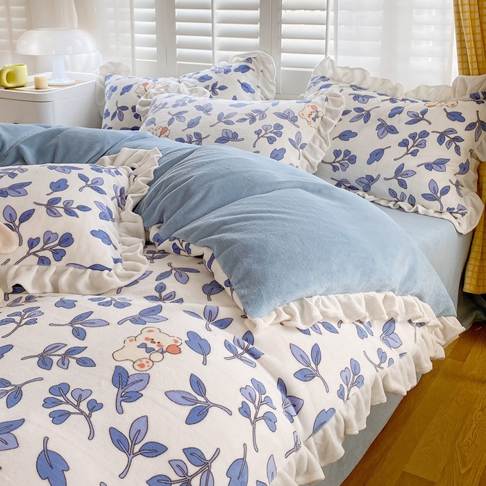 91家纺网 家纺一手货源 找家纺 宜家坊 2023新款直播韩版印花花边款牛奶绒四件套 萌萌熊