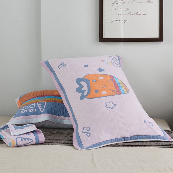 91家纺网 家纺一手货源 找家纺 朴尔-2023新款彩色糖果系列纯棉三层纱布枕巾-朴尔 调皮胡萝卜浅粉