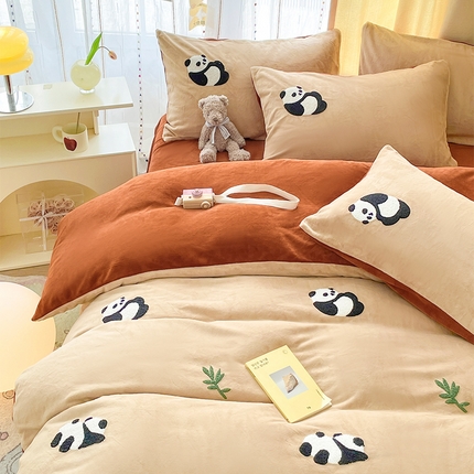 91家纺网 家纺一手货源 找家纺 如一 2023新款满版毛巾绣牛奶绒四件套 熊猫-驼