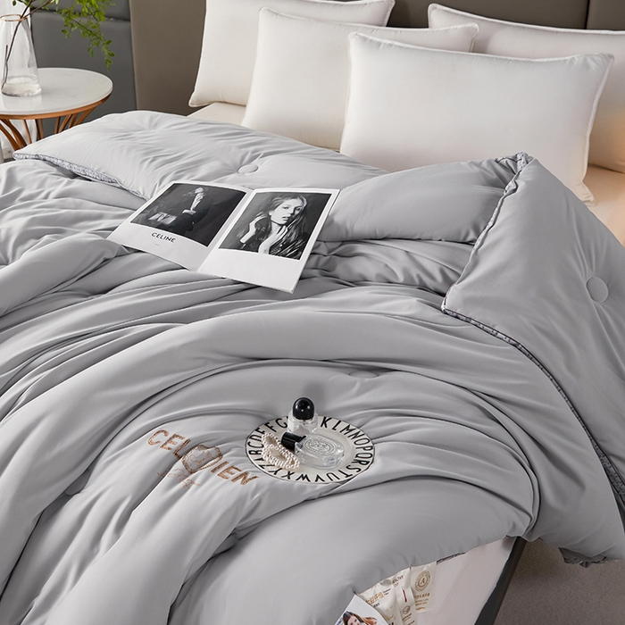 91家纺网 家纺一手货源 找家纺 丽卡家纺 2023新款亲肤舒适奶蕉绵被子被芯 吉祥豆-绅士灰