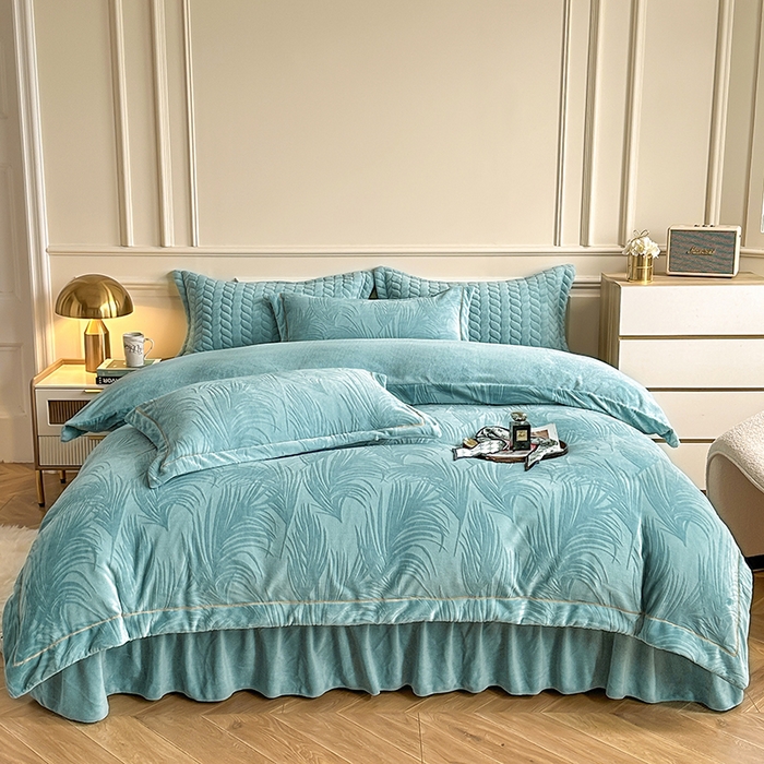 91家纺网 家纺一手货源 找家纺 金艾草 2023新款牛奶绒立体雕花夹棉床盖四件套 雕花绒-绿色